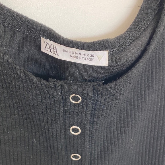 Zara Black Ribbed Button-Front Crop Tank - Picture 2 of 3
